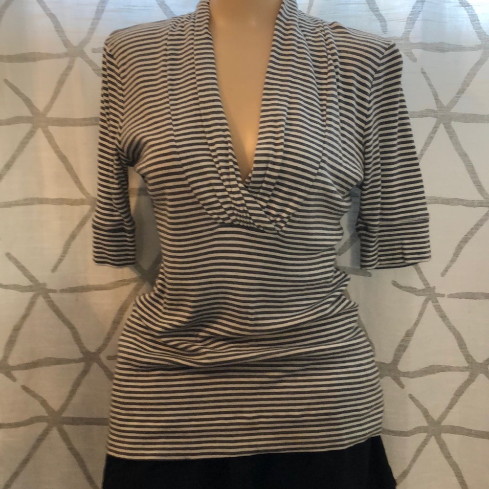 Short sleeve knit top